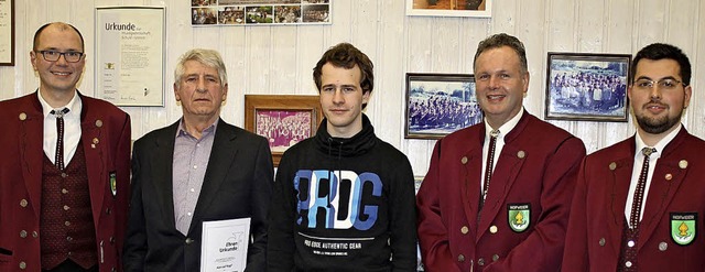 Sein Amt als Vorsitzender hat Harald F...ks), Michael Bamberg und Axel Bauert.   | Foto: hans spengler