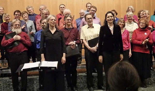 Der Kammerchor Staufen (Leitung: Kerst...tte rechts) begeisterten das Publikum.  | Foto: Bianca Flier