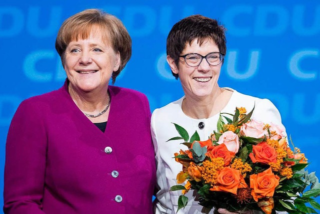 Kanzlerin Merkel  mit der neuen CDU-Ge...99 Prozent der Stimmen gewhlt wurde.   | Foto: AFP