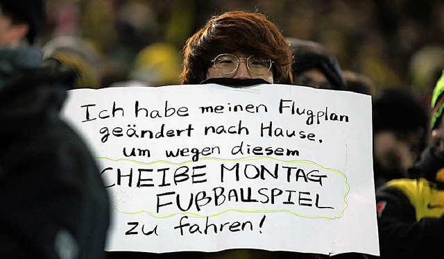 Fan mit Botschaft in Dortmund  | Foto: dpa