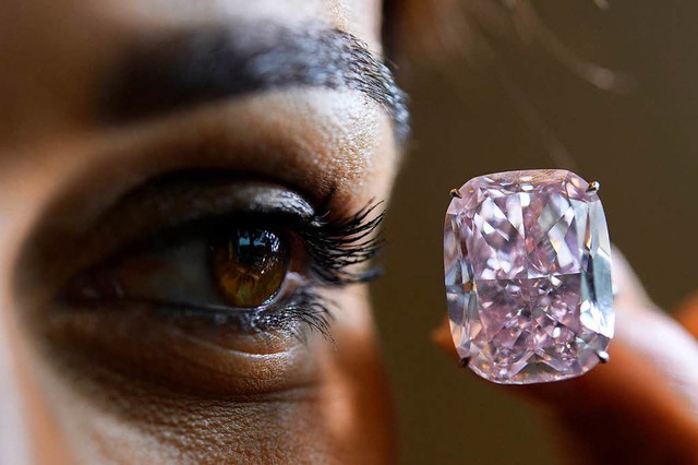 Dieser geschliffene Diamant ist gro u...ischen 20 und 30 Millionen US-Dollar.   | Foto: dpa