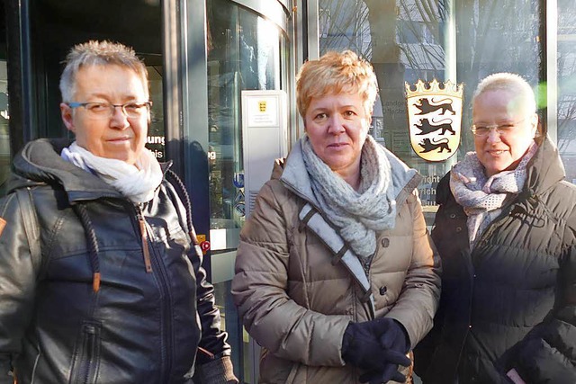 Die Schwestern Angelika Dietz, Gabriel...eginn vor dem Offenburger Amtsgericht.  | Foto: Ralf Burgmaier