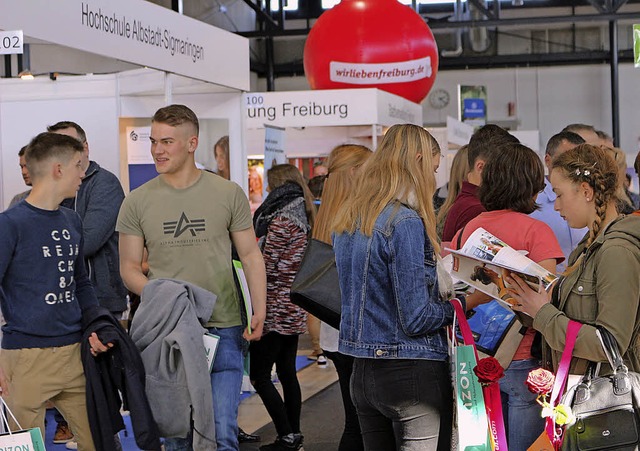 Nach der Schule in die Ferne? Die Hori...gebot rund um Ausbildung und Studium.   | Foto: Scope GmbH (2)