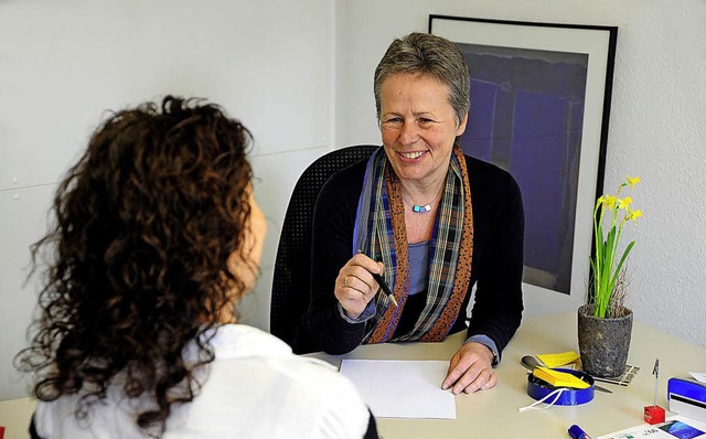 Unser Archivbild zeigt Ursula Lemmertz bei der Frauenberatung   | Foto: Kunz