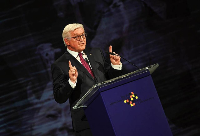 Bundesprsident Frank-Walter Steinmeie...zum Tag der Deutschen Einheit in Mainz  | Foto: dpa