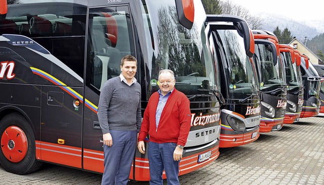 Walter Heizmann(rechts) hat seinReiseb...mt Reisebro an Tobias Dei bergeben.  | Foto: edi