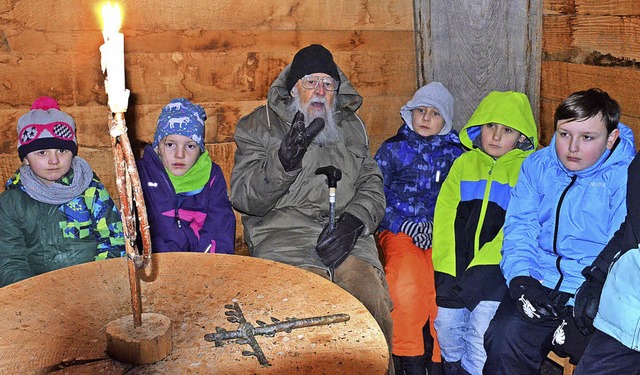 Viel zu erzhlen: Die Stohrenschler beim Bildhauer Franz Gutmann  | Foto: Gabriele hennicke