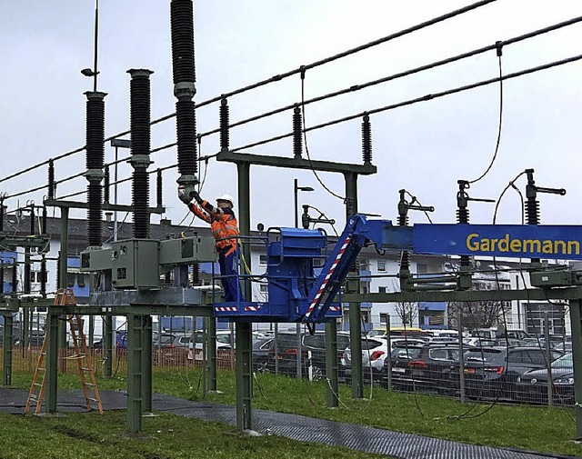 Knifflige Arbeit an Sicherungssystemen...tiert in Lrrach eine Viertelmillion.   | Foto: ED Netze