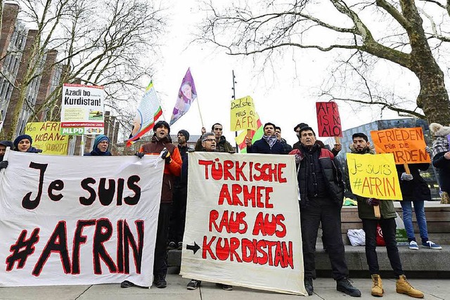 Im Februar kam es bereits zu Kundgebungen auf dem Platz der Alten Synagoge.  | Foto: Ingo Schneider