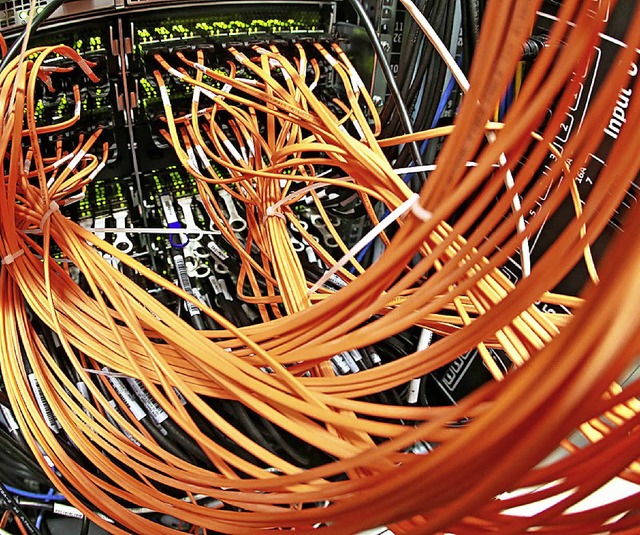 Kabelsalat: Die Telekom zielt auf dich... Betriebe sind nicht immer zufrieden.   | Foto: dpa