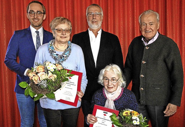 Fr ihre 40-jhrige Ttigkeit als Rech...rger Schwarzwaldverein ausgezeichnet.   | Foto: Trogus