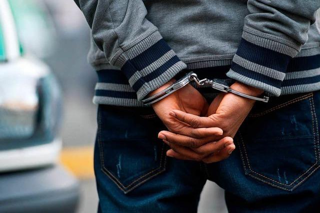 Zivilpolizisten aus Bruchsal verhaften Drogenhndler am Sthlinger Kirchplatz