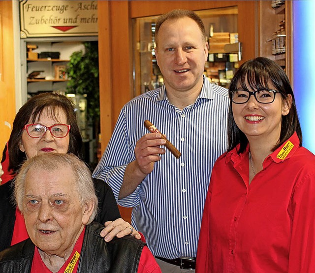 Nach 45 Jahren bergeben Siegfried und...e an Frank Ludewig  und Carmen Tittel.  | Foto: Reiner beschorner