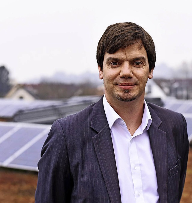 Philipp Oswald auf der Terrasse des Landratsamtsgebudes   | Foto: Jonas Hirt