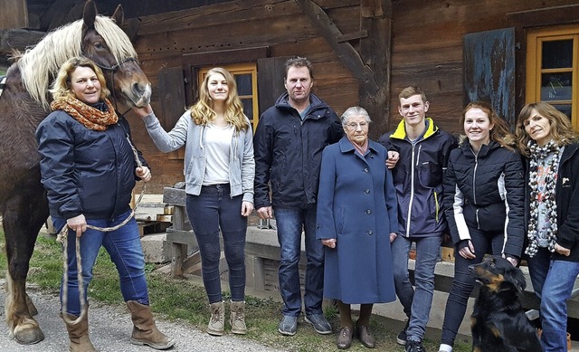 Die Engelhof-Familie heute: (von links...ian, Katharina und Rosi  Himmelsbach.   | Foto: Beate Zehnle-Lehmann