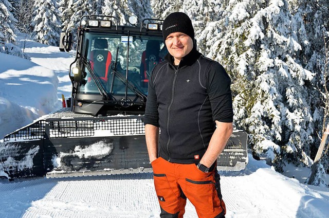 Conny Grbler vor  seinem Pistenbully   | Foto: Moritz Lehmann