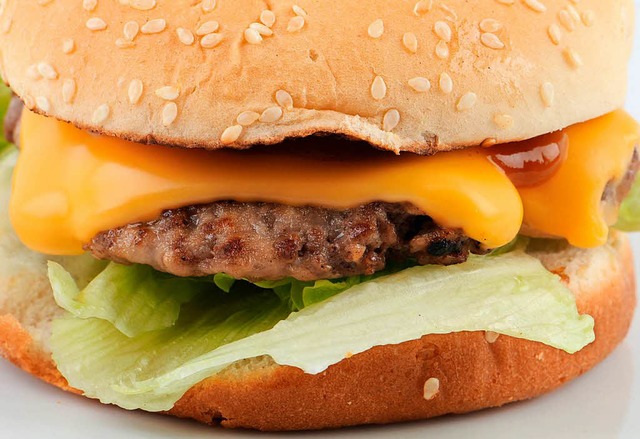 Ein Cheeseburger  | Foto: Armin Weigel