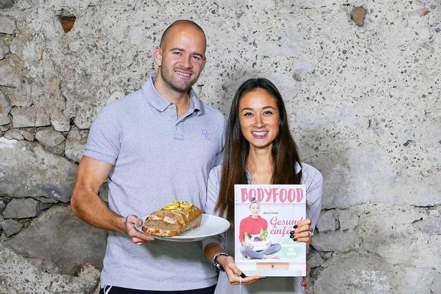Zwei Fitness-Youtuber aus Königschaffhausen haben ein Kochbuch herausgebracht