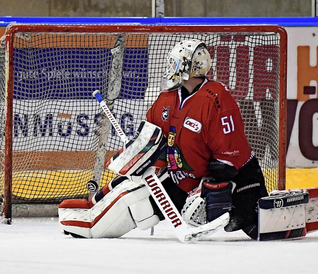 Steht in den Playdowns auf Abruf bereit: EHC-Torhter Lukas Mensator.   | Foto:  AKE