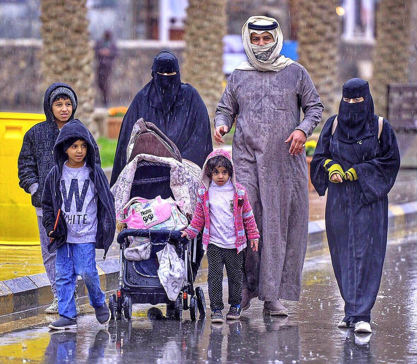 Familienausflug in Riad: Ohne Begleitu...chleierten Frauen nicht aus dem Haus.   | Foto: dpa