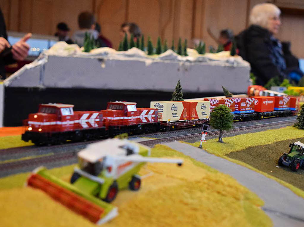 Die Modellbahnfreunde Oberes Donautal schufen im Bad Krozinger Kurhaus eine Miniaturtraumwelt, in die die zahlreichen Gste nur zu gerne eintauchten.