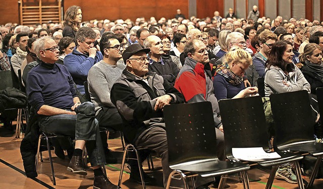 die Kandidaten beantworteten Fragen aus dem Publikum  | Foto: Hans-Peter Ziesmer