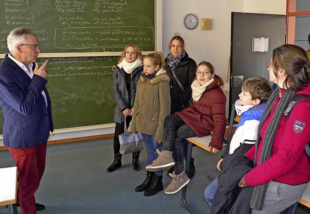 Zuknftige Fnftklssler und ihre Elte...n Udo Raible, Abteilungsleiter Mathe.   | Foto: Wieschenkmper