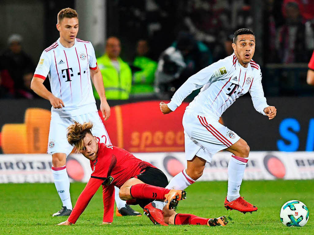 Der FC Bayern Mnchen gab sich im Breisgau keine Ble und siegte verdient mit 4:0.