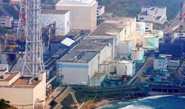 Ein Blick auf die Anlage des Atomkraftwerks Fukushima  | Foto: dpa