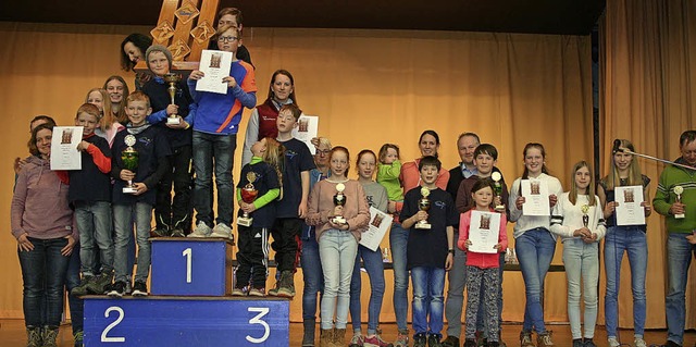 Glckliche Gesichter bei der Siegerehrung in der Feldberghalle.   | Foto: Hans-Jochen Kpper