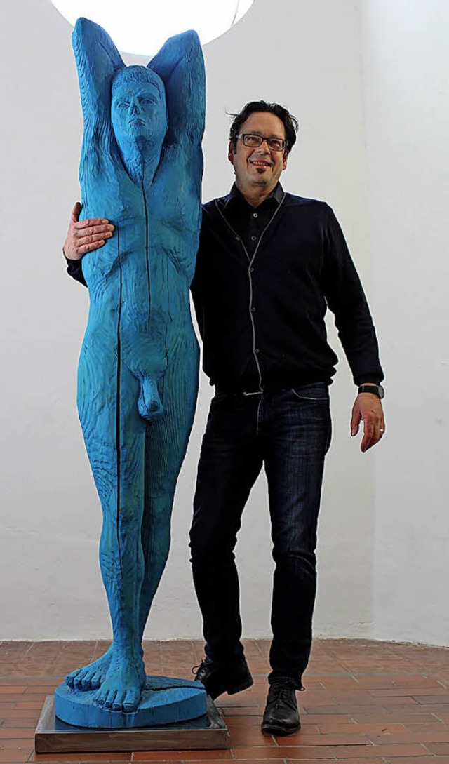 Ralf Ganter mit seiner Skulptur &#8222;Innehalten&#8220;   | Foto: Erich Krieger