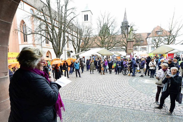 Kundgebung am Freiburger Rathaus zum Weltfrauentag 2017.  | Foto: Ingo Schneider