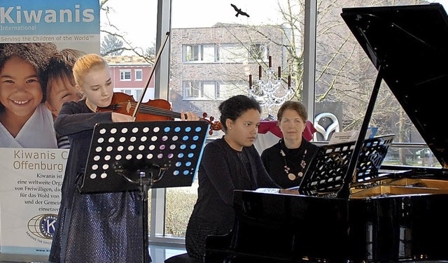 Auch die  erst 13 jhrige Franziska Sa...;-Preistrgerkonzert des Kiwanis-Clubs  | Foto: Barbara Puppe