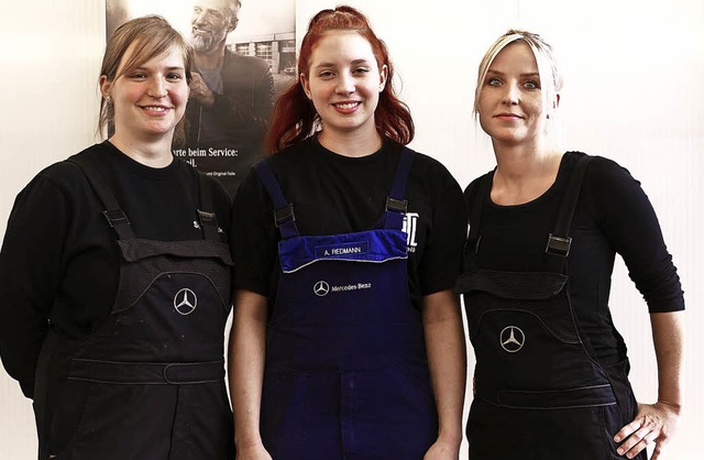 Saskia Frh, Aline Redmann und Meike T...atronikerinnen bei der Firma Schmolck.  | Foto: Jasmin Bergmann