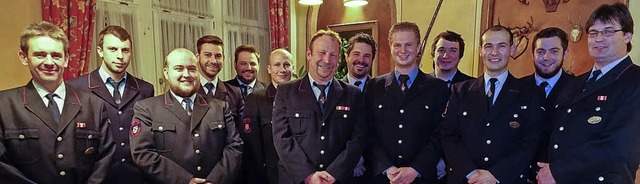 Fr 40 Jahre Mitgliedschaft  zur Feuer...rde Fabian Eichhorn (rechts daneben).   | Foto: Christine Breuer
