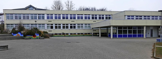 Die Hans-Thoma-Schule in Laufenburg so...aumes (rechts) auf die doppelte Gre.  | Foto: Martin Kpfer