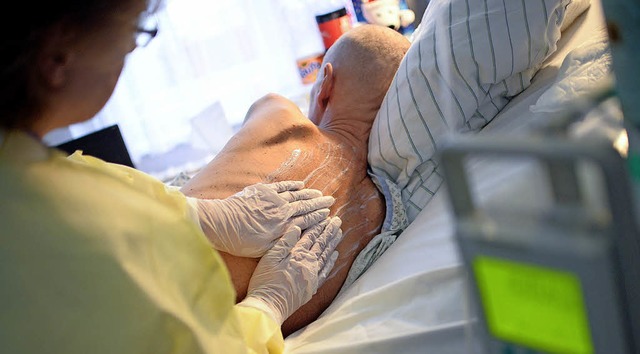 Palliativmedizin will nicht heilen, sondern Beschwerden lindern.   | Foto: dpa
