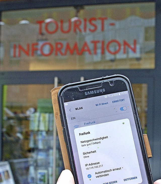 Vor der Tourist-Info gibt es einen guten freien Internetzugang.   | Foto: Lauber
