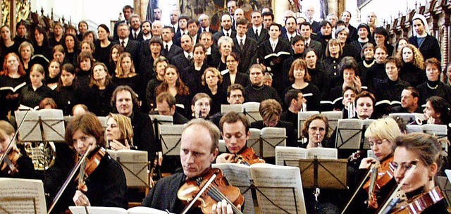 Hochkartige Gesangs-Solisten aus ganz...hren im Dom die Johannes-Passion auf.  | Foto: Bianca Flier