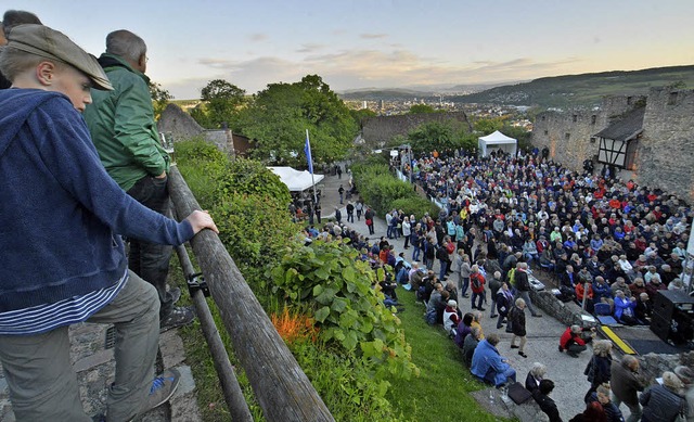 Starke Kontraste, die das Ambiente aus...Swingende Jazzmusik auf Burg Rtteln.   | Foto: Barbara Ruda