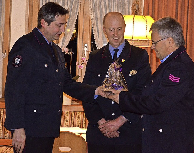 Schriftfhrer Robert Lttin (rechts) e...h, dass ein Nachfolger gefunden wurde.  | Foto: Anka Mickel