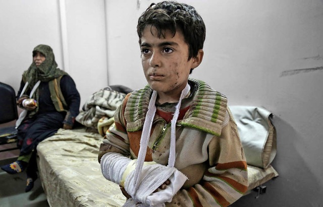 Verletzte Syrer am Montag in einer Klinik in Ost-Ghuta   | Foto: Mohammed Eyad (AFP)