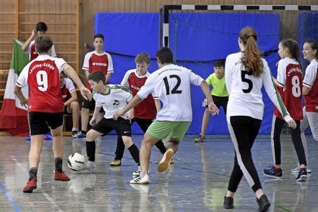 SC Freiburg klrt Pestalozzi-Schler ber Vielfalt und Toleranz auf