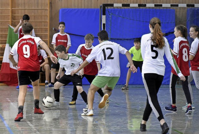 Ein Team der Lessing-Realschule spielt... Mannschaft der Pestalozzi-Realschule.  | Foto: Thomas Kunz