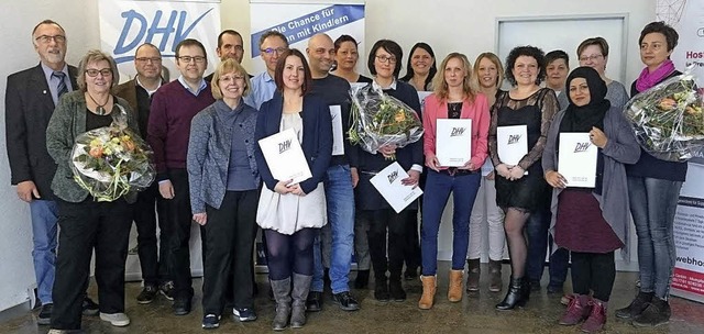 Die erfolgreichen Absolventen des DHV-...os mit  ihren Ausbildern und Lehrern.   | Foto: Privat