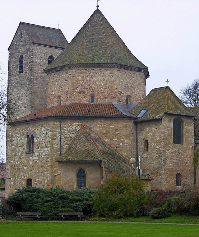 Die Kirche in Ottmarsheim, die einst z...hor St. Blasien eingeladen worden ist.  | Foto: Nikolaus Trenz (Archiv)