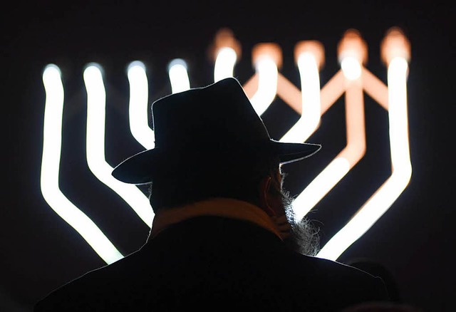 Jdische Mitbrger bekommen  den wachsenden  Antisemitsimus zu spren.  | Foto: dpa