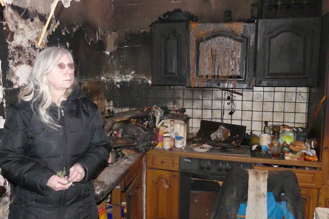 Hanna Eckle in ihrer verbrannten Kche in Schwrstadt  | Foto: Elena Bischoff