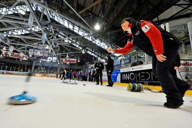 Am Wochenende kommen 50 Teams aus drei Lndern zum EHC-Eisstockschieen