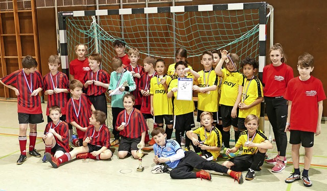 Holten sich den Pokal des Hohenlupfens...s) und Nils Koloff (rechts) geleitet.   | Foto: Stefan Limberger-Andris